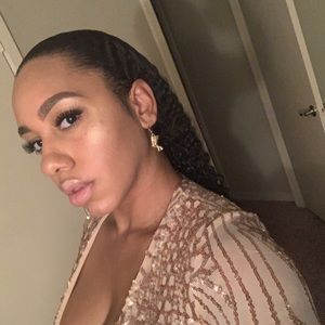 Meet your Posher, April